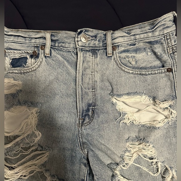 American Eagle distressed Jean shorts size 8. - Picture 3 of 5